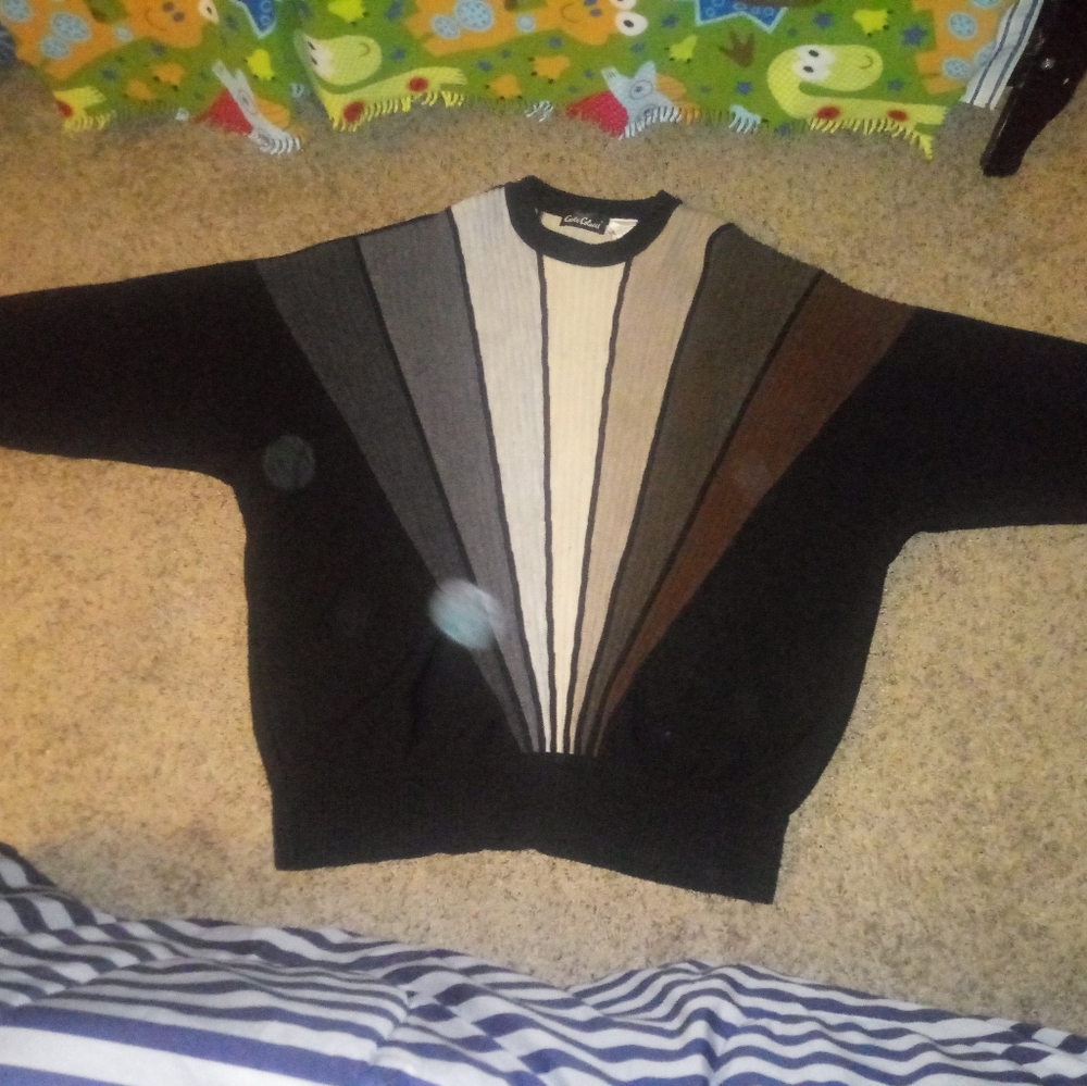 Sweatshirt - Picture 2 of 4